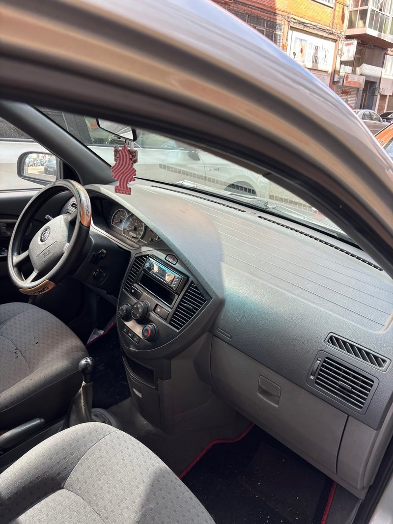KIA Carens 2003 - foto 1
