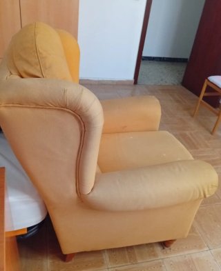 Butaca amarilla de tela