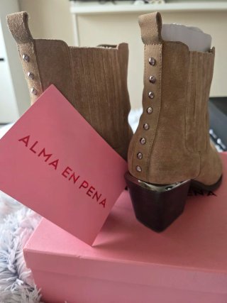 Botines Alma en Pena Ante Tachuelas