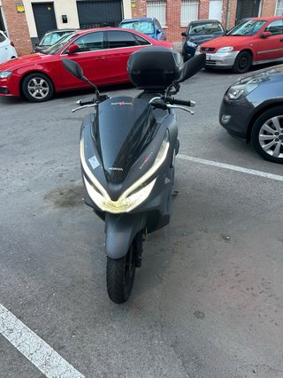Honda PCX 125cc Negra Automática 2023 21000km