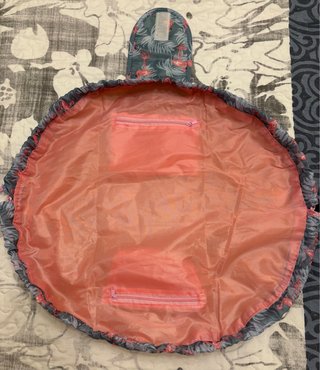 Neceser + regalo de un detalle sorpresa
