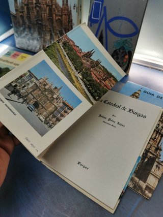 Lote de Postales, guías e imágenes de catedrales, 8 unidades