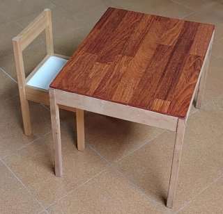 Mesa y silla de madera infantil