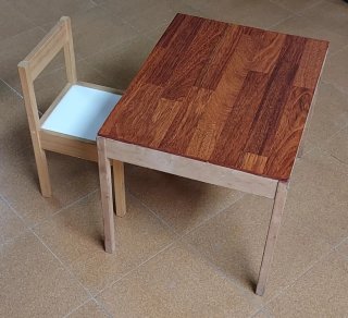 Mesa y silla de madera infantil