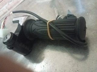 Acelerador moto eléctrica con llave
