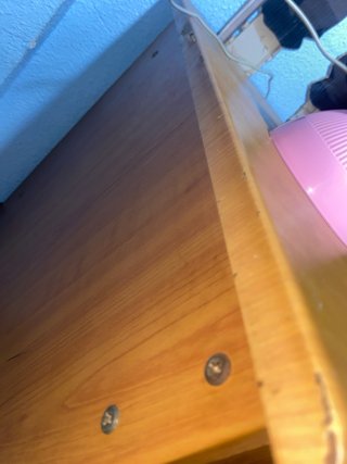 Escritorio de madera con cajones