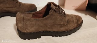 Zapatos de piel marrones para chica