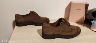 Zapatos de piel marrones para chica