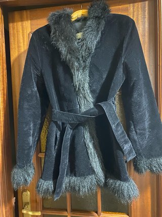 Abrigo afgano ante negro con pelo