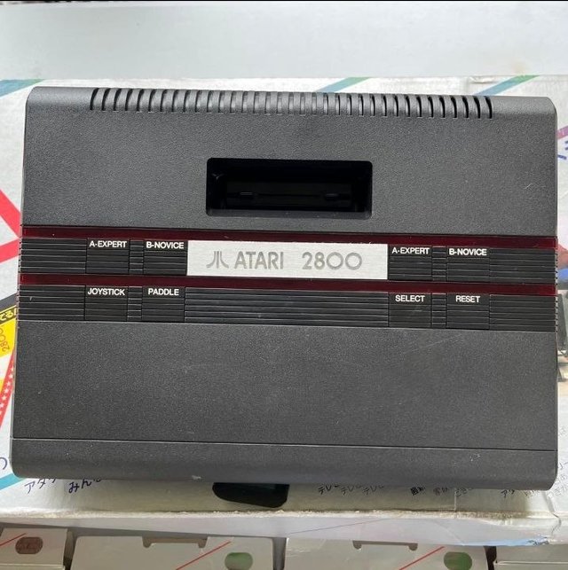 Atari 2800 + 4 juegos