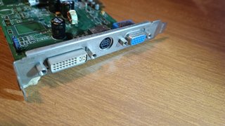 Scheda video ATI Radeon 9600SE AGP 128MB DDR