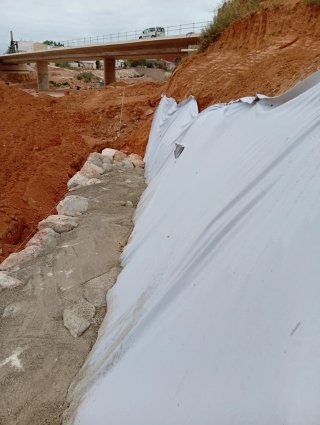 Se necesita albañiles de primera  de segunda y peo