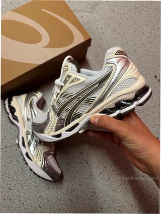 Nuevas ASICS Gel-Kayano 14 color gris plata