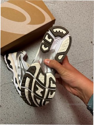 Nuevas ASICS Gel-Kayano 14 color gris plata