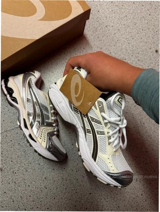 Nuevas ASICS Gel-Kayano 14 color gris plata