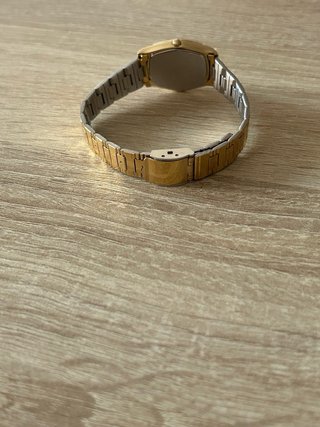 Reloj Seiko Quartz Dorado