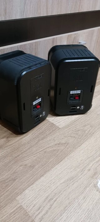 Altavoces JBL Control One Negros