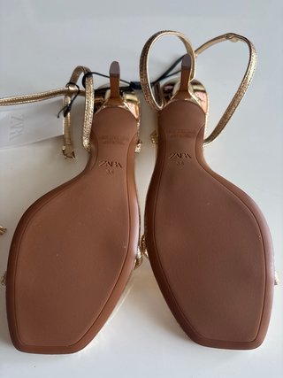 Sandalias Zara Tacon Dorado Talla 38