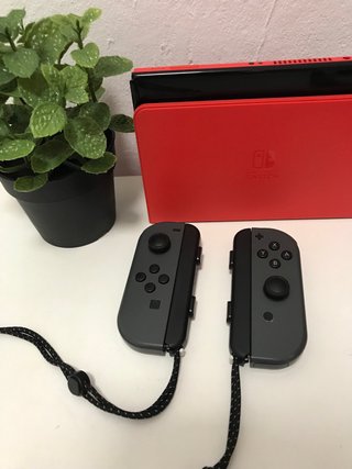 IMPECABLE!! Nintendo Switch OLED + accesorios