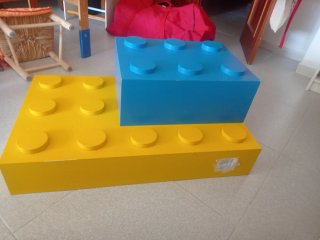 Pieza gigante Madera Lego Azul y Amarillo