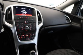 Opel Astra 1.6 SELECTIVE 5P