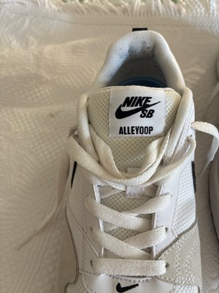 Zapatillas Nike Blancas y Negras