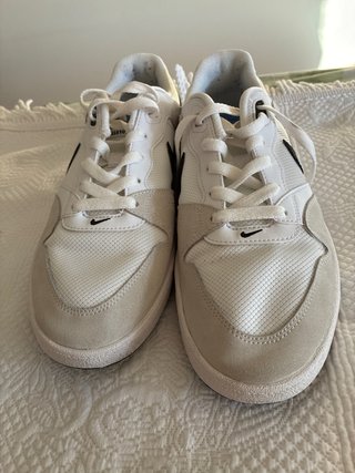 Zapatillas Nike Blancas y Negras