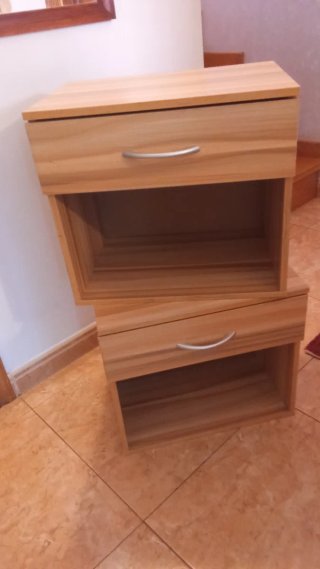 Comodini in legno e plastica