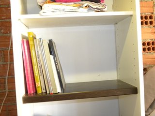 Estantería de madera blanca resistente
