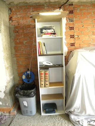 Estantería de madera blanca resistente