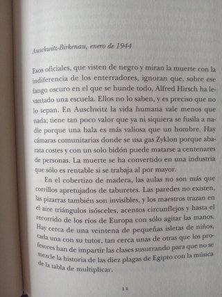 'LA BIBLIOTECARIA DE AUSCHWITZ"=4.50€+un regalito