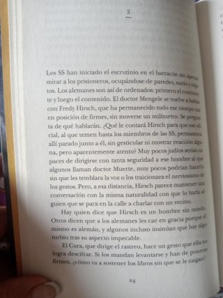 'LA BIBLIOTECARIA DE AUSCHWITZ"=4.50€+un regalito