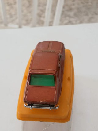 Coche de juguete Renault antiguo