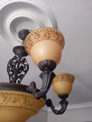 Lámpara de techo elegante beige y dorada