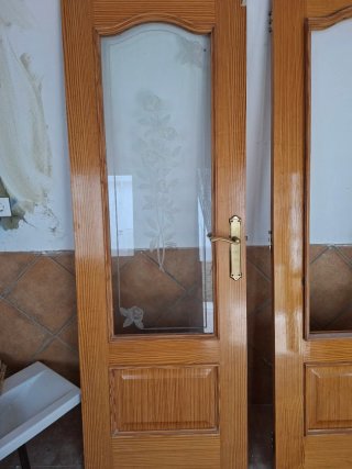 Puerta madera con cristal grabado 69×200
