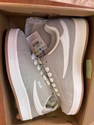 Zapatillas FILA Gris Talla 42 – Nuevas con caja