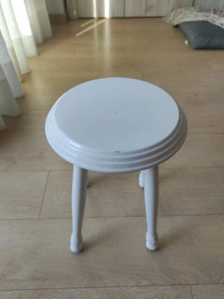 Banqueta blanca lacada
