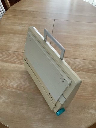 Maquina de escribir eléctrica AEG-Olympia