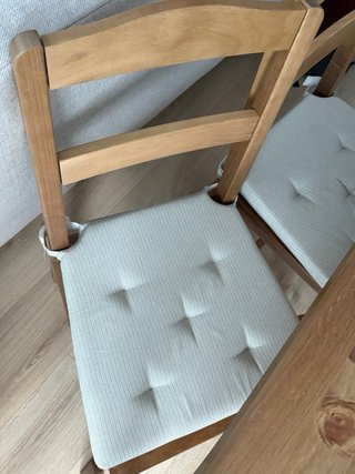 Mesa de comedor con 4 sillas