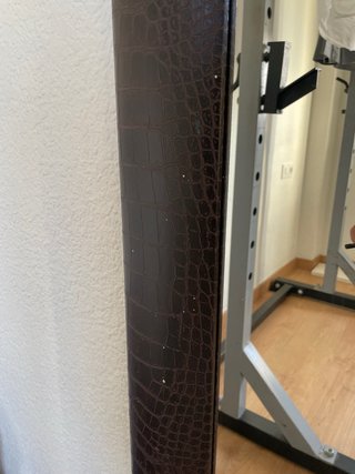 Espejo de pared marrón con marco texturizado