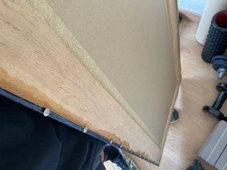 Espejo de pared marrón con marco texturizado