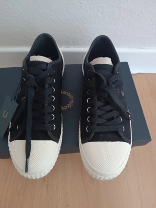 Zapatillas Fred Perry Negras y Blancas
