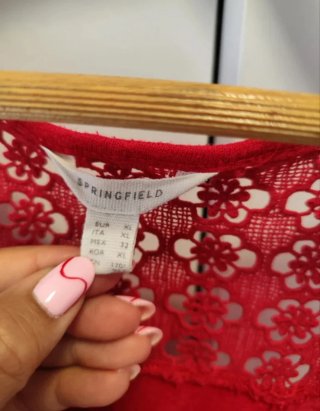 Camiseta tirantes roja con encaje