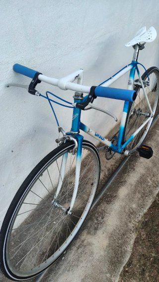 Bicicleta Orbea Azul y Blanca