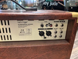 Amplificador Behringer ACX900 Marrón
