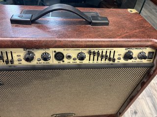 Amplificador Behringer ACX900 Marrón