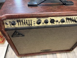 Amplificador Behringer ACX900 Marrón
