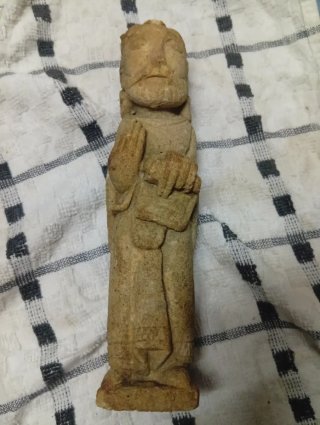 Estatua de piedra antigua