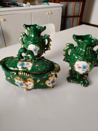 Set porcellana verde con vasi e portaoggetti
