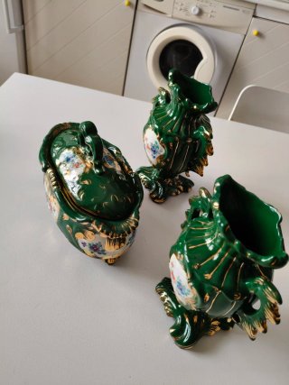 Set porcellana verde con vasi e portaoggetti